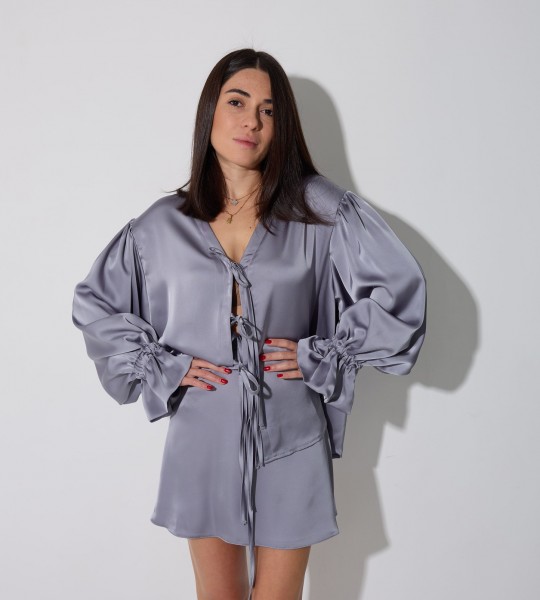 Блуза Tie Whisper Сіра | Showroom By Nona — зображення 3 Блуза Tie Whisper Сіра | Showroom By Nona — зображення 3